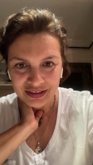Feride Çetin Instagram - Yazar Aybike Ertürk ile Kibirli Palmiye kitabini konusuyoruz.