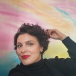 Feride Çetin Instagram - Şakaklarımdaki beyazlara, alnımdaki çizgilere bakın, harika görünmüyorlar mı? #lovemyscarsmyflaws Etiler