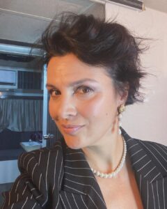 Feride Çetin Instagram - Yeşilçam filmlerine tutkun kaç kisiyiz? Ha bu arada hosgeldin Fatma☯️ @dilektasidizisi @pastelfilmtv @ozlemgulbirmanagement @kanald Istanbul, Turkey