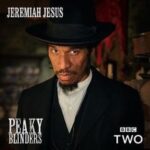 Fermin Muguruza Instagram - Agur eta ohore Benjamin Zephaniah! @officialbenjaminzephaniah Dub poeta erreferentziala, @peakyblindersofficial -en aktore bikaina ere. Polonian jo genuen elkarrekin 1987an, Kortaturen garaian… “no state, no monarchy. More books, more anarchy”.