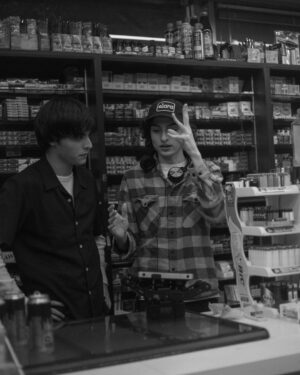 Finn Wolfhard Instagram - What’s so funny? #nightshifts 
Photos by: @luumomo
