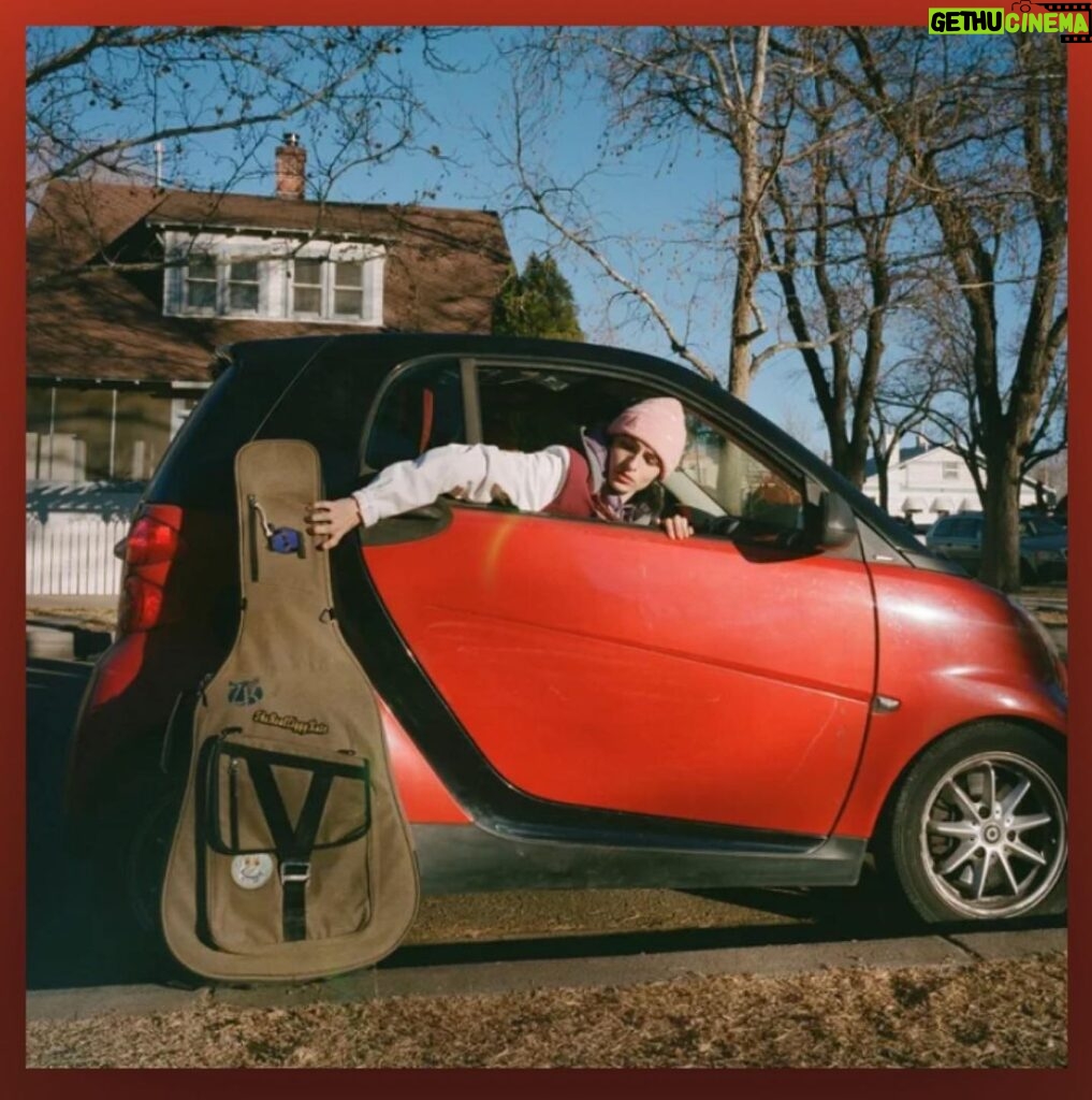 Finn Wolfhard Instagram - Smart like Ziggy Katz. New single “Pieces of Gold” from Ziggy and Emile Mosseri at the @spotify link above @a24 @whenyoufinishsavingtheworld