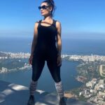 Franciely Freduzeski Instagram - “Piano… As teclas do piano inspiram a compor fugas para dentro, revelações dos milhares de pequenos pedaços das memórias afetuosas no caos emblemático dos subterrâneos.” Emmanuel Mirdad. Tateando a vida. #trilhaterapia#love#cura#whatalife 😘🦾🦋❤️🙏🏻 Paineiras