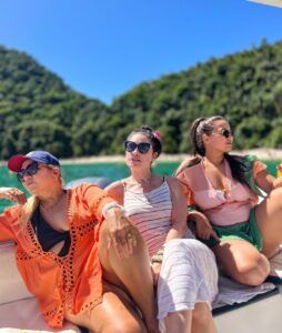 Franciely Freduzeski Instagram - A dor é fértil, é dela que brota a força ❤️👯‍♀️ #fibromialgia #whatalife #saude #dorcrônica #mudançadehábitos 🫵🏻🦾💪🦿👣👣👣👣#trilhas Ilha Grande - Angra Dos Reis, Brasil