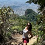 Franciely Freduzeski Instagram - Difícil é não tentar nada. #whatalife #fibromialgia #fibromyalgia #natureza #paz #amor❤ #amigos #cura #riodejaneiro #trilhas #picodatijuca Pico da Tijuca