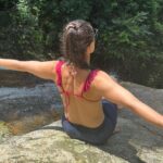 Franciely Freduzeski Instagram - Juntos a gente sobe e desce, vamos nos apoiando e dando a mão um para o outro. Assim caímos e levantamos descobrindo as belezas da natureza. Lavando a alma … E a dor? … tá aqui !! 🏆@radikal_mente @nandavaleria @bethcavalcante @trilheirosdasilva Esse Rio de Janeiro é lindo. #riodejaneiro #cachoeiradomendanha #cachoeira #fibromialgia #cura #life #love #whatalife #vida 🌸🏃🏻‍♂️🌺🧗‍♀️🏊‍♂️🧘🤸‍♂️🚲 Cachoeira Do Mendanha - RJ