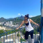 Franciely Freduzeski Instagram - “Moro num país tropical, abençoado por Deus E bonito por natureza (mas que beleza) Em fevereiro Tem carnaval Eu tenho um fusca e um violão Sou Flamengo Tenho uma nêga Chamada Tereza… Mas que beleza “ #amor#mudancadehabitos #trilha #fibromialgia #cura #amigos whatalife #love #natureza #riodejaneiro 🦋🚀🚲🚐💃🏻🕺🏻🐠🌝🌻🌞🌏 Forte Duque de Caxias - Forte do Leme
