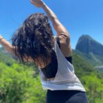 Franciely Freduzeski Instagram - “Moro num país tropical, abençoado por Deus E bonito por natureza (mas que beleza) Em fevereiro Tem carnaval Eu tenho um fusca e um violão Sou Flamengo Tenho uma nêga Chamada Tereza… Mas que beleza “ #amor#mudancadehabitos #trilha #fibromialgia #cura #amigos whatalife #love #natureza #riodejaneiro 🦋🚀🚲🚐💃🏻🕺🏻🐠🌝🌻🌞🌏 Forte Duque de Caxias - Forte do Leme