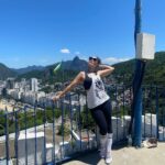Franciely Freduzeski Instagram - “Moro num país tropical, abençoado por Deus E bonito por natureza (mas que beleza) Em fevereiro Tem carnaval Eu tenho um fusca e um violão Sou Flamengo Tenho uma nêga Chamada Tereza… Mas que beleza “ #amor#mudancadehabitos #trilha #fibromialgia #cura #amigos whatalife #love #natureza #riodejaneiro 🦋🚀🚲🚐💃🏻🕺🏻🐠🌝🌻🌞🌏 Forte Duque de Caxias - Forte do Leme