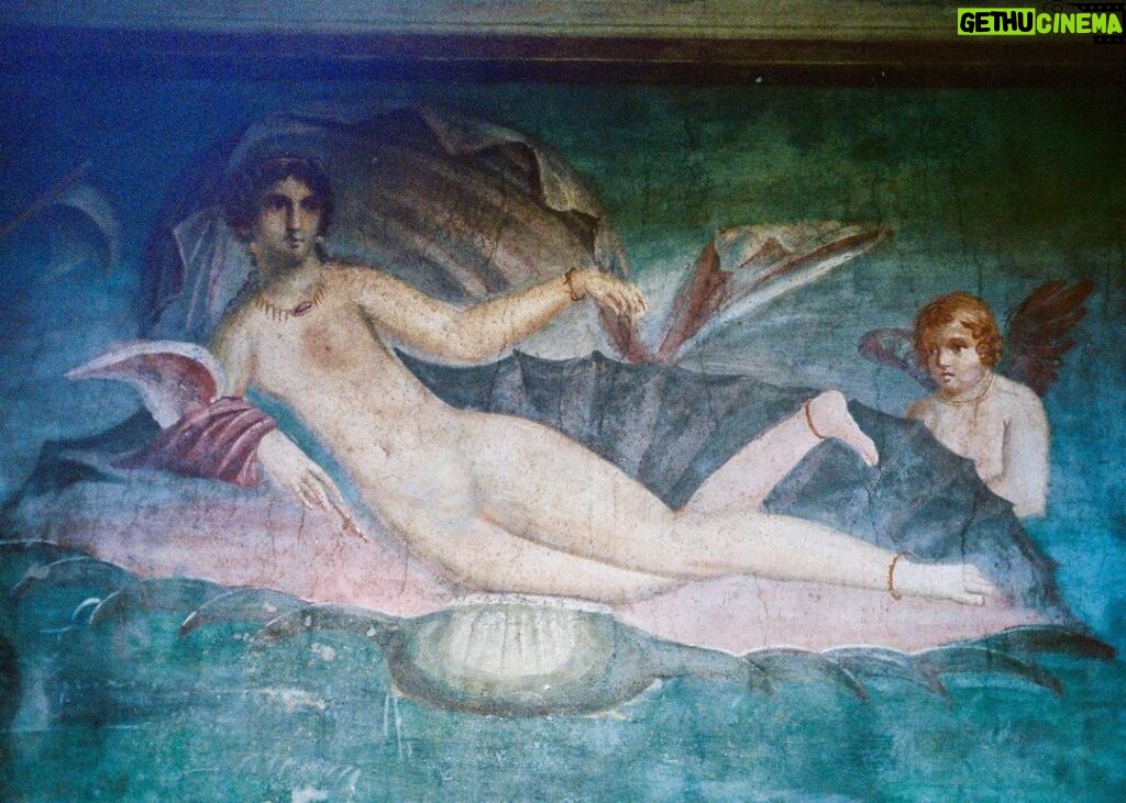 Frida Gustavsson Instagram - I have always been drawn to Venus, the patron godess of Pompeii and the erotic sphere. Arisen from the deep ocean on a shell; born as a product of her father Ouranus' severed genitals being thrown into the sea (!), she is the foam-born godess and rich-crowned Cytherea called Aphrodite by gods and men. Here she gently rests on a mural on the back wall of the peristyle of Casa della Venere in conchiglia in Pompeii. Her depiction serves, to me, as a beautiful reminder that powerful women can arise from the most challenging circumstances. A true masterpiece 🐚❤