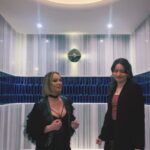 Gülçin Ergül Instagram - Throw back to hammam vibes… 🤣 @oykusings Wyndham Hotel İstanbul