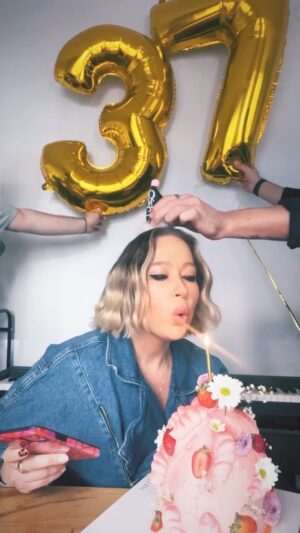 Gülçin Ergül Instagram - Happy Birthday to me.