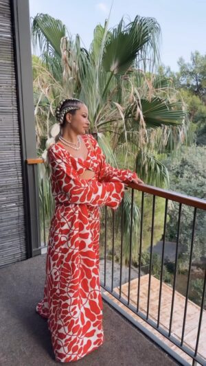 Gülçin Ergül Instagram - Working on 3 things right now.🫶🏻 Here’s a reel before our Marvy performance on Stage. 
Takım: @zeynepmayruk Styling: @jefirt