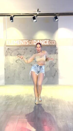 Gülçin Ergül Instagram - Deli Gibi Sev ile dilediğinizce kendi versiyonunuzu dans etmek isterseniz sakın durmayın, o zaman dans! 💃🏼💥Tiktok’ta videolarınızı izliyor olacağım. #deligibisev #gülçinergül #newsong #pop #dans @tiktokturkiye @spicadanceshoes_ @dmccomtr