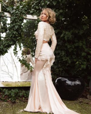 Gülçin Ergül Instagram - Sence hangi Gülçin en iyi versiyonum? Puanlamak için, kaydır bakalım…