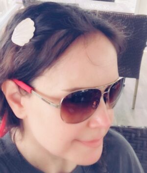 Güzin Alkan Instagram - 🌞🌞🌞🌞sıcakta sıcak çaya devam #çay #türkçayı #yaz 🛼🛹🤽‍♀️🚗🏝🏖⛱