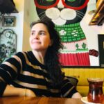 Güzin Alkan Instagram - #sanat #cihangir #çay #kedi #mutluluk @gulsumalkanofficial 😍 Cihangir