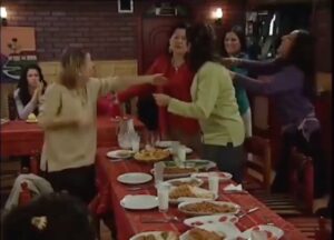 Güzin Alkan Instagram - #yabancıdamat #güzinalkan #yabancıdamatdöne #döne #türkishseries #turkdizileri #turkey #dizi #gaziantep #erdalözyağcılar #sumruyavrucuk #binnurkaya #nehirerdoğan #özgürçevik #ilkeraksum #ariferkin #ozanuğurlu #türkerinanoğlu #ayhanözen #erlerfilm #eskidiziler #pazar #unutulmayanişler söyleyen @miracgu teşekkür ediyorum @ozlmbjk 💓💓😘😘