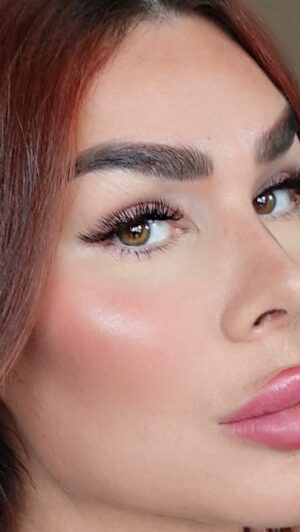 Gabrielle Marion Instagram - MA ROUTINE TEINT ✨ 

Dew drops: @glowrecipe 
Matte and poreless: @maybelline 
Cache-cernes: @dermablendpro 
Illuminateur: @elfcosmetics 
Poudre libre: @dermablendpro 
Bronzer: @thebalm 
Contouring: @labcdumaquillage x @cynthiadulude 
Blush Crème : @watierofficial 
Highlight: @elfcosmetics 
Lipliner Bold: @nyxcosmetics_canada 
Lipstick: @elfcosmetics 
Sourcils: @onesize