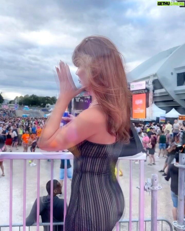 Gabrielle Marion Instagram - Pride was fab 👏🏼🌈 À l’an prochain @fiertemontreal ✨ * @gen_laforce cheering me up sur la dernière slide 😂 Montreal, Quebec