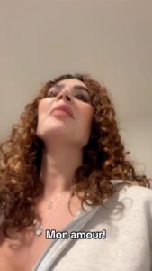 Gabrielle Marion Instagram - Je devais faire la joke 👀😂🤡 #trans #littlemermaid #humour