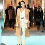 Gal Gadot Instagram - I had the most wonderful morning and had breakfast at @tiffanyandco while they reopened this incredible landmark💎 #TiffanyPartner Styling- @karlawelchstylist Hair - @ryantrygstadhair makeup - @tyronmachhausen Manicure - @enamelle