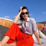 Gal Gadot Instagram - I'm ready for it to be summer again ☀️🧡
