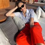 Gal Gadot Instagram - I'm ready for it to be summer again ☀️🧡