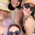 Gal Gadot Instagram - Much needed.. 🌴👯‍♀️♥️