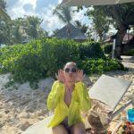 Gal Gadot Instagram - 🍍