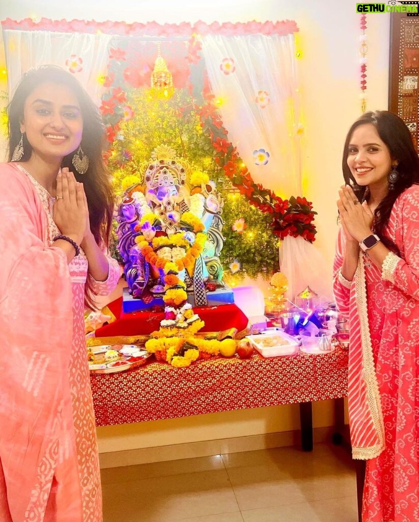 Garima Parihar Instagram - "May the blessings of Lord Ganesha fill your life with joy and prosperity. Happy Ganesh Chaturthi!" 🙏🐘 Mumbai, Maharashtra
