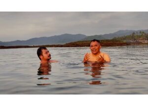 Garin Nugroho Instagram - Percakapan pagi tentang konsep visual dan canda ngawur dng Director of photografy Batara Goempar . DOP dng karier luarbiasa. Karya terkakhir yang patut  dipuji “ Gadis Kretek “ ( Direktur Kamila dan Ifa ) . Obrolan pagi di pantai , mengingatkan  berbagai kerjasama sebelumnya , 2006 behind the scene opera jawa  hingga DOP film “Ach  aku jatuh Cinta ( 2015 ) “ . Kini menyenangkan , reuni untuk film baru “ Samsara ( Silent movie, cine concert ) “ @batarago @almostgita @retno_damayanti @vidasylvia @aldoswastia @bayu_ario @suryodarmomelati @mahendrabudaya @hanungbramantyo @beck_sparrow @vivianidris @julietburnett @yuliaevinabhara @arswendybeningswara @kinoizky @pritttimothy_ @whanidarmawan @adindafudia @dirasugandi @nicholassaputra @miaismi11 @arieltatum @putrimarino @therealdisastr @_putriayudya @aghninyhaque
