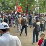 Garin Nugroho Instagram - Ngayogjajazz: Inilah sebuah ruang publk musik dengan konsep yang genuin . Panggung - panggung dihidupkan , hadir dan masuk dalam kampung dan rumah penduduk. Ia ada pada jantung hidup sehari - hari dengan komunikasi terbuka dan santai dengan para penonton, layaknya sebuah beranda rumah di kampung - kampung. Selamat dan salutttt @ajiewartono @masbutet @ong.hariwahyu @whanidarmawan @wisetrotomo @iskandarloedin @kamilandini @analahms @zeezeeshahab @satyacipta @retno_damayanti @dirasugandi @amandarawles @monitatahalea @widimulia @sitanursanti