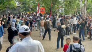 Garin Nugroho Instagram - Ngayogjajazz: Inilah sebuah ruang publk musik dengan konsep yang genuin . Panggung - panggung dihidupkan , hadir  dan masuk dalam kampung dan rumah penduduk. Ia ada pada jantung hidup sehari - hari dengan komunikasi terbuka dan santai dengan para penonton, layaknya sebuah beranda rumah di kampung - kampung. Selamat dan salutttt @ajiewartono @masbutet @ong.hariwahyu @whanidarmawan @wisetrotomo @iskandarloedin @kamilandini @analahms @zeezeeshahab @satyacipta @retno_damayanti @dirasugandi @amandarawles @monitatahalea @widimulia @sitanursanti