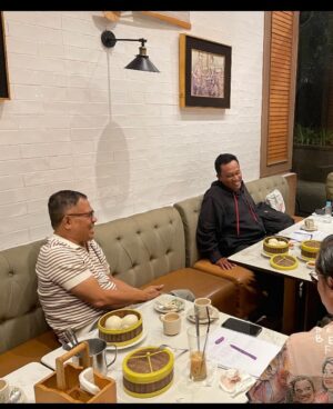 Garin Nugroho Instagram - FESTIVAL FILM INDONESIA, LEBIH 60O BERBAGAI JENIS FILM DAN LEBIH DARI I00 KRITIK FILM .Menjelang malam anugrah 14 november . Tahun terkahir periode 2021 -2023  sebagai Ketua Komite penjurian FFI ( gmbr : bersama anggota dewan juri akhir film cerita panjang dan foto anggota juri akhir FFI ) . Sebuah tugas tidak mudah  dng lebih dari 600 berbagai jenjs film terseleksi dan 100 lebih kritik film .Tugas komite penjurian adalah mengawal prosedur , memfasilitasi , menjaga proses penjurian menjadi demokratis , dari administrasi hingga Diskusi proses penjurian akhir oleh Anggota Dewan Juri , baik film cerita panjang ( 75 film ) film pendek ( 336 film ), animasi ( 35 film ) , dokumenter ( 140 )hingga Kritik film ( 101 ) . Penjurian dilakukan bertahap , diawali  tahap nominasi dng metode voting oleh asosiasi dan anggota akademi citra ( para peraih citra ), dipuncaki dengan pemilhan karya terbaik oleh anggota dewan juri akhir terpilih dengan menekankan diskusi dan argumentasi. Pada Film cerita , ketua komite penjurian bertindak sebagai moderator , tanpa mempunyai hak suara , namun menjaga diskusi antar anggota dewan juti akhir berlangsung argumentatif , partisipatif dan adil layaknya proses demokrasi. Seluruh proses dilakukan di depan  akuntan publik. Terimakasih  team komite penjurian dan juri atas kerjakerasnya🙏 @festivalfilmid @naziracnoer @ekkyij @shoosugar @yayuunru @shantyharmayn @putrimarino @lukmansrd @lg_aw @emiraem @raihaanun @andhypulung @ong.hariwahyu @dirasugandi @amandarawles @arieltatum @gisel_la @monitatahalea @widimulia @sitanursanti @miaismi11 @nadiemmakarim @frankamakarim