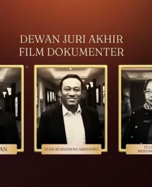 Garin Nugroho Instagram - FESTIVAL FILM INDONESIA, LEBIH 60O BERBAGAI JENIS FILM DAN LEBIH DARI I00 KRITIK FILM .Menjelang malam anugrah 14 november . Tahun terkahir periode 2021 -2023  sebagai Ketua Komite penjurian FFI ( gmbr : bersama anggota dewan juri akhir film cerita panjang dan foto anggota juri akhir FFI ) . Sebuah tugas tidak mudah  dng lebih dari 600 berbagai jenjs film terseleksi dan 100 lebih kritik film .Tugas komite penjurian adalah mengawal prosedur , memfasilitasi , menjaga proses penjurian menjadi demokratis , dari administrasi hingga Diskusi proses penjurian akhir oleh Anggota Dewan Juri , baik film cerita panjang ( 75 film ) film pendek ( 336 film ), animasi ( 35 film ) , dokumenter ( 140 )hingga Kritik film ( 101 ) . Penjurian dilakukan bertahap , diawali  tahap nominasi dng metode voting oleh asosiasi dan anggota akademi citra ( para peraih citra ), dipuncaki dengan pemilhan karya terbaik oleh anggota dewan juri akhir terpilih dengan menekankan diskusi dan argumentasi. Pada Film cerita , ketua komite penjurian bertindak sebagai moderator , tanpa mempunyai hak suara , namun menjaga diskusi antar anggota dewan juti akhir berlangsung argumentatif , partisipatif dan adil layaknya proses demokrasi. Seluruh proses dilakukan di depan  akuntan publik. Terimakasih  team komite penjurian dan juri atas kerjakerasnya🙏 @festivalfilmid @naziracnoer @ekkyij @shoosugar @yayuunru @shantyharmayn @putrimarino @lukmansrd @lg_aw @emiraem @raihaanun @andhypulung @ong.hariwahyu @dirasugandi @amandarawles @arieltatum @gisel_la @monitatahalea @widimulia @sitanursanti @miaismi11 @nadiemmakarim @frankamakarim