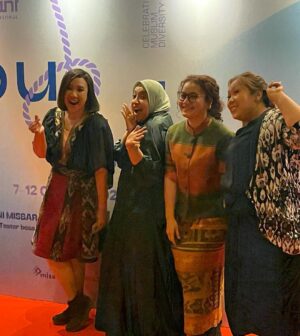 Garin Nugroho Instagram - Opening Speech “ Madani int Film fest , fokus Palestina ,“,( by Mohanad Yaqubi, sutradara Palestina ) , pengantar sebelum pemutaran filmnya membuka Madani film fest ( lihat 7 gmbr) renungan penting kemanusiaan  di tengah memanasnya konflik Israel dengan Hamas, di kota tempat tinggal ibu  Mohanan, Ikuti dan saksikan Madani film fest 7 -12 Oktober  @madanifilmfest @shoosugar @jakartafilmweek @jaffjogja @sadiahcurates @pusbangfilm @rinadamayanti23 @paulagusta1 @fajarnugrs @jaffjogja @mahendrabudaya @aprofi.id @inafed.ig @binusfilm @ekkyij @jakartscouncil @zee @siska.raharja @b.paningron @ajiewartono @heripemad @oyik_srisasanti @ifdclub @timobros @hanungbramantyo @fajarnugrs @jokoanwar @masbutet @teatergarasi @komunitas_salihara @yuliaevinabhara @vivianidris @inefebriyanti @kamilandini @ifa_isfansyah @budi.irawanto @dyherlin @novikurnia @clarabernadeth @inefebriyanti
