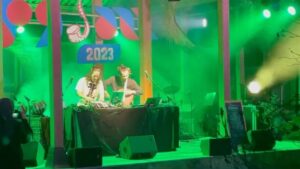 Garin Nugroho Instagram - Ngayogjajazz: Inilah sebuah ruang publk musik dengan konsep yang genuin . Panggung - panggung dihidupkan , hadir  dan masuk dalam kampung dan rumah penduduk. Ia ada pada jantung hidup sehari - hari dengan komunikasi terbuka dan santai dengan para penonton, layaknya sebuah beranda rumah di kampung - kampung. Selamat dan salutttt @ajiewartono @masbutet @ong.hariwahyu @whanidarmawan @wisetrotomo @iskandarloedin @kamilandini @analahms @zeezeeshahab @satyacipta @retno_damayanti @dirasugandi @amandarawles @monitatahalea @widimulia @sitanursanti