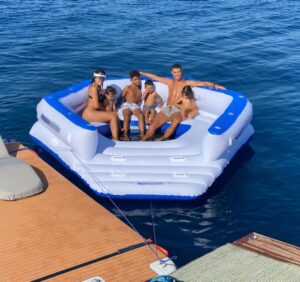 Georgina Rodríguez Instagram - Aquella tarde de verano que fuimos a comprar nuestro barco♥️ Y alguna fotico de aquel mágico verano…🌅 #2020