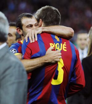 Gerard Piqué Instagram - Fue un placer compartir vestuario y títulos contigo tantos años! Te deseo lo mejor en esta nueva etapa @mascherano14