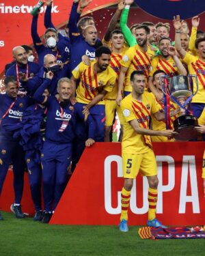 Gerard Piqué Instagram - CAMPIONS 🏆 
@fcbarcelona 🔵🔴 

#ForçaBarça #copadelrey