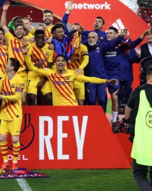 Gerard Piqué Instagram - CAMPIONS 🏆 
@fcbarcelona 🔵🔴 

#ForçaBarça #copadelrey