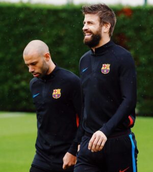Gerard Piqué Instagram - Fue un placer compartir vestuario y títulos contigo tantos años! Te deseo lo mejor en esta nueva etapa @mascherano14