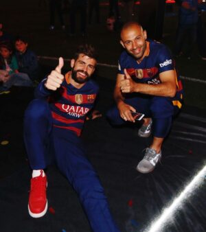 Gerard Piqué Instagram - Fue un placer compartir vestuario y títulos contigo tantos años! Te deseo lo mejor en esta nueva etapa @mascherano14