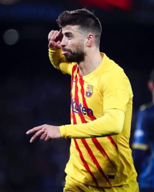 Gerard Piqué Instagram - Big win yesterday💥⚽️

See you soon @galatasaray 😉

#ForçaBarça 🔵🔴
