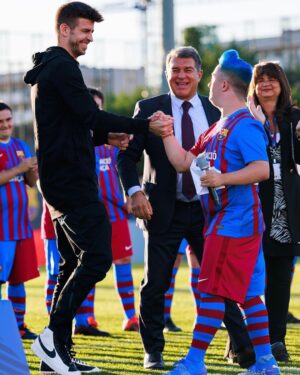 Gerard Piqué Instagram - Molt orgullós de ser ambaixador de l’equip Fundació Barça i dels valors que transmet! 

Molta sort en aquesta nova aventura @fcbgenuine 💪🏻⚽️