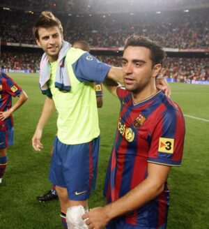 Gerard Piqué Instagram - Xavi, ha estat un plaer compartir vestidor tots aquests anys amb tu! Un orgull poder dir que he jugat al teu costat. Crack dins i fora del camp! Molta sort en el futur. Segur que ens veurem aviat.