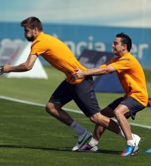 Gerard Piqué Instagram - Xavi, ha estat un plaer compartir vestidor tots aquests anys amb tu! Un orgull poder dir que he jugat al teu costat. Crack dins i fora del camp! Molta sort en el futur. Segur que ens veurem aviat.