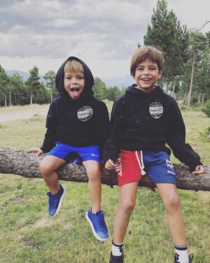 Gerard Piqué Instagram - The Brothers! #Milan #Sasha #PiquéMebarak