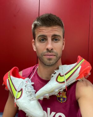 Gerard Piqué Instagram - #TeamNike
#MotivationPack
@nikefootball